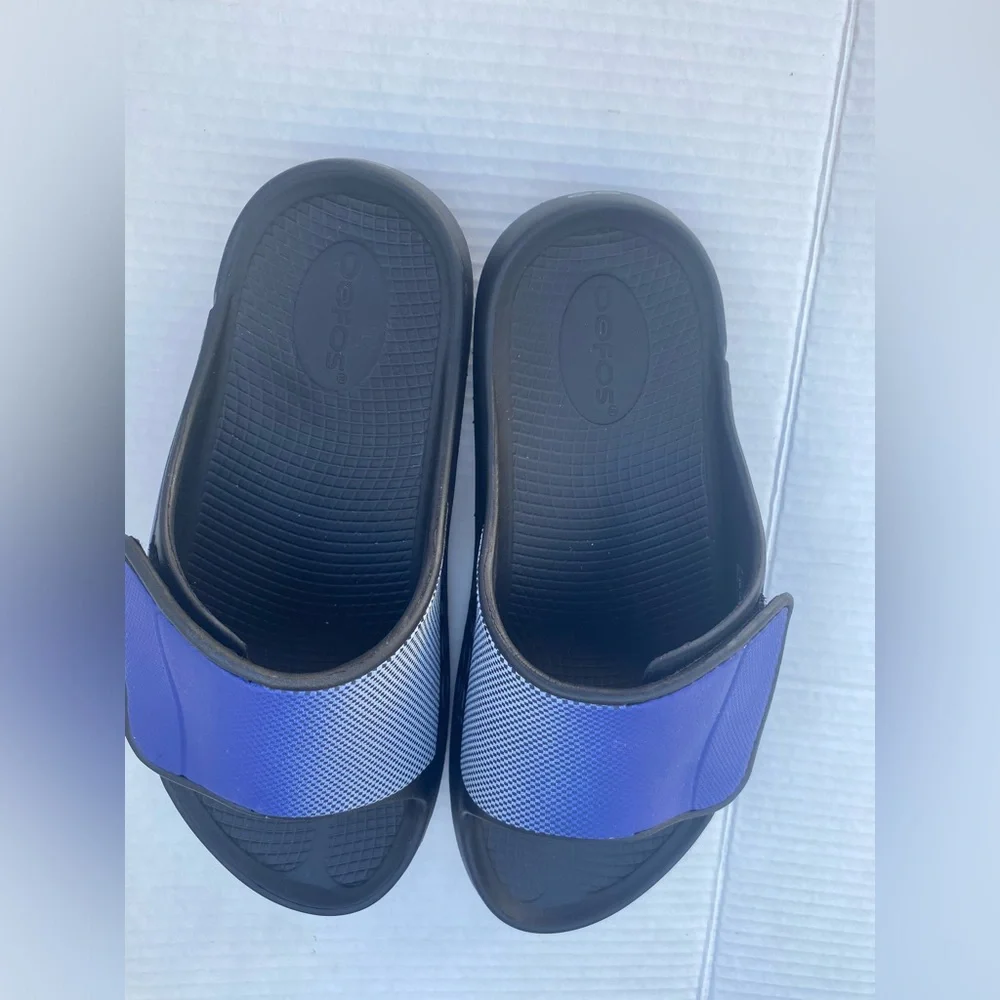OOFOS UniSex Slip-On Sneakers in Blue and Black with Graphic Circle Detail🖤✨💙🖤